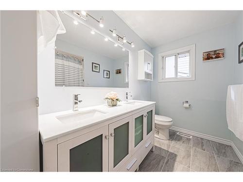 81 Skyline Drive, Dundas, ON - Indoor Photo Showing Bathroom