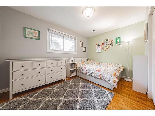 81 Skyline Drive, Dundas, ON - Indoor Photo Showing Bedroom