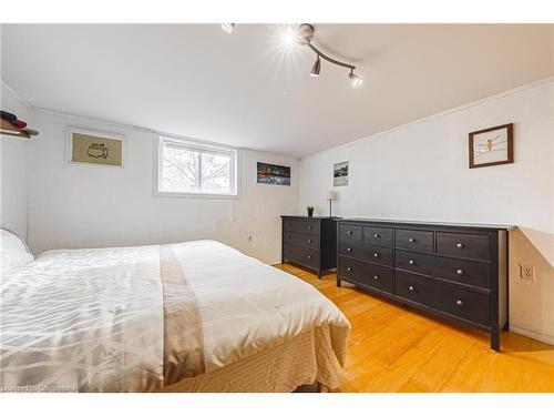 81 Skyline Drive, Dundas, ON - Indoor Photo Showing Bedroom