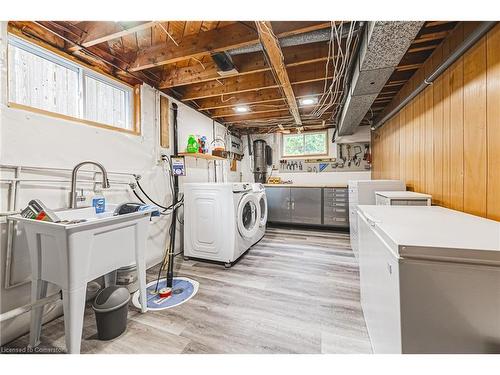 81 Skyline Drive, Dundas, ON - Indoor Photo Showing Laundry Room