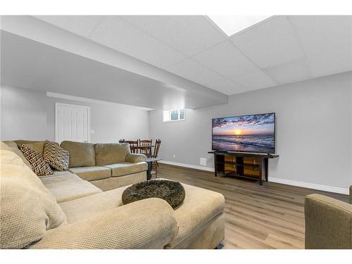 46 Jane Street, Smithville, ON - Indoor Photo Showing Living Room