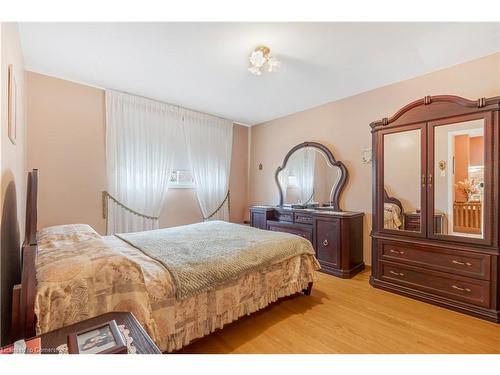 337 Mcneilly Road, Stoney Creek, ON - Indoor Photo Showing Bedroom