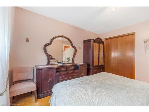 337 Mcneilly Road, Stoney Creek, ON - Indoor Photo Showing Bedroom