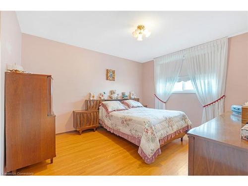 337 Mcneilly Road, Stoney Creek, ON - Indoor Photo Showing Bedroom