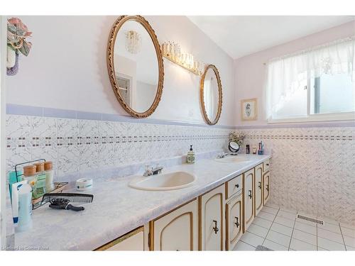 337 Mcneilly Road, Stoney Creek, ON - Indoor Photo Showing Bathroom