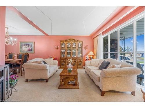 337 Mcneilly Road, Stoney Creek, ON - Indoor Photo Showing Living Room