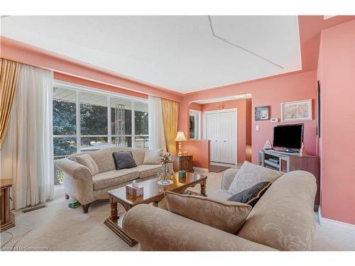 337 Mcneilly Road, Stoney Creek, ON - Indoor Photo Showing Living Room