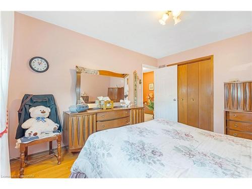 337 Mcneilly Road, Stoney Creek, ON - Indoor Photo Showing Bedroom