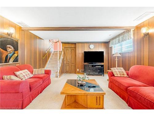 337 Mcneilly Road, Stoney Creek, ON - Indoor Photo Showing Living Room