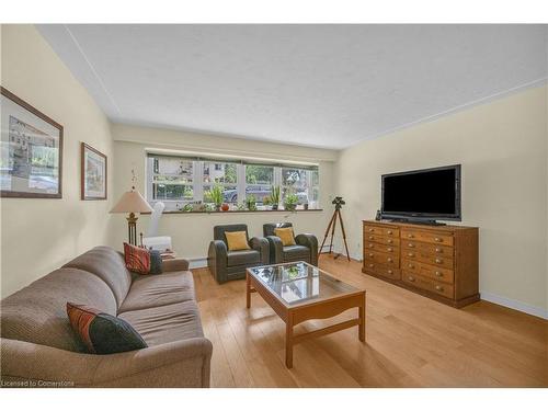 108-1377 Lakeshore Road, Burlington, ON - Indoor Photo Showing Living Room