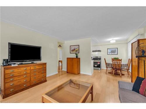 108-1377 Lakeshore Road, Burlington, ON - Indoor Photo Showing Living Room