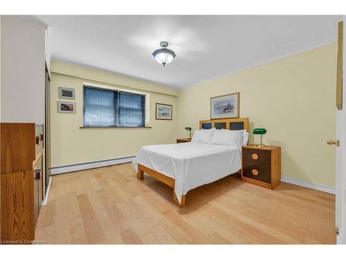 108-1377 Lakeshore Road, Burlington, ON - Indoor Photo Showing Bedroom