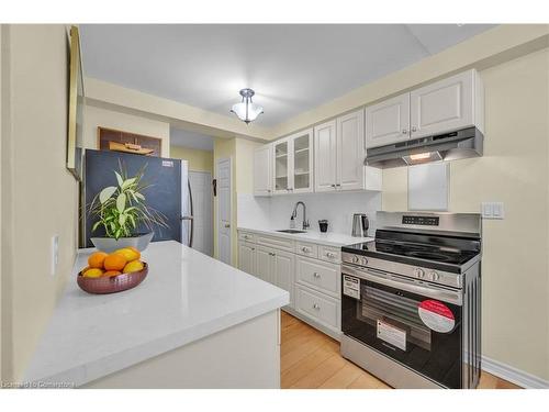 108-1377 Lakeshore Road, Burlington, ON - Indoor Photo Showing Kitchen