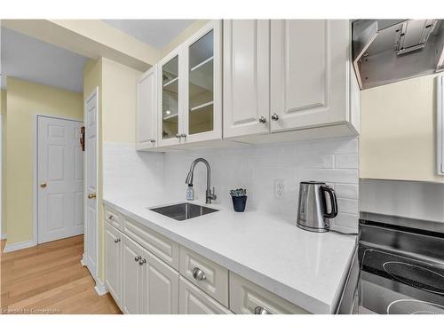 108-1377 Lakeshore Road, Burlington, ON - Indoor Photo Showing Kitchen