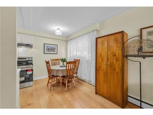 108-1377 Lakeshore Road, Burlington, ON - Indoor Photo Showing Dining Room