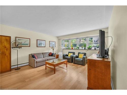 108-1377 Lakeshore Road, Burlington, ON - Indoor Photo Showing Living Room