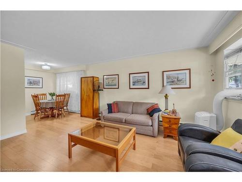 108-1377 Lakeshore Road, Burlington, ON - Indoor Photo Showing Living Room