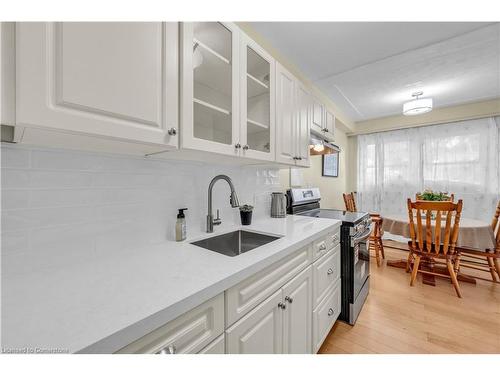 108-1377 Lakeshore Road, Burlington, ON - Indoor Photo Showing Kitchen