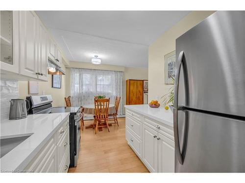 108-1377 Lakeshore Road, Burlington, ON - Indoor Photo Showing Kitchen