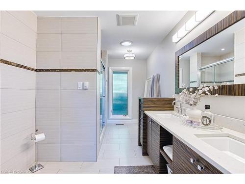 10 Reservoir Road, Stoney Creek, ON - Indoor Photo Showing Bathroom