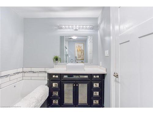 10 Reservoir Road, Stoney Creek, ON - Indoor Photo Showing Bathroom