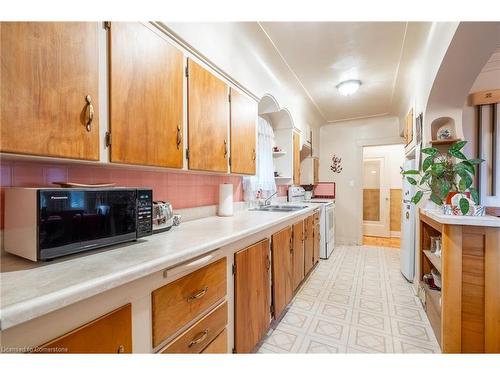 19 Pottruff Road S, Hamilton, ON - Indoor Photo Showing Kitchen