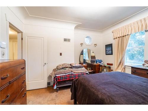 19 Pottruff Road S, Hamilton, ON - Indoor Photo Showing Bedroom