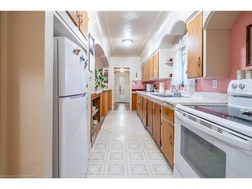 19 Pottruff Road S, Hamilton, ON - Indoor Photo Showing Kitchen