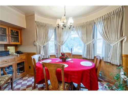 19 Pottruff Road S, Hamilton, ON - Indoor Photo Showing Dining Room