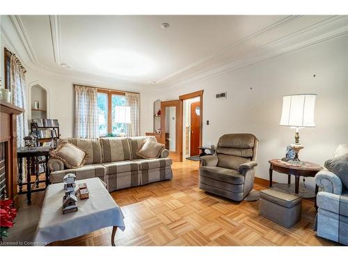 19 Pottruff Road S, Hamilton, ON - Indoor Photo Showing Living Room