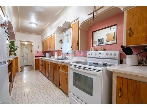 19 Pottruff Road S, Hamilton, ON - Indoor Photo Showing Kitchen