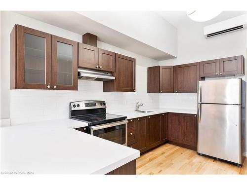 1-215 King Street E, Hamilton, ON - Indoor Photo Showing Kitchen