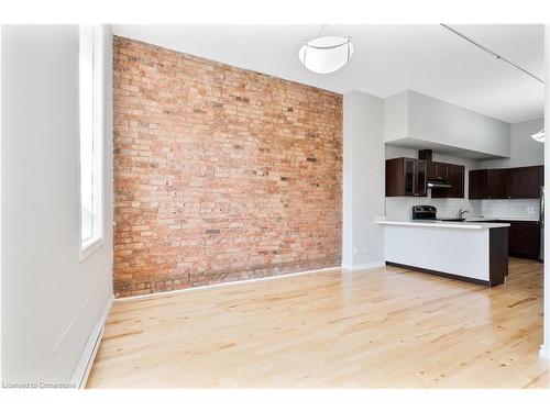 1-215 King Street E, Hamilton, ON - Indoor Photo Showing Kitchen