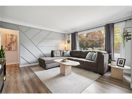 Upper-13 Beaucourt Place, Hamilton, ON - Indoor Photo Showing Living Room