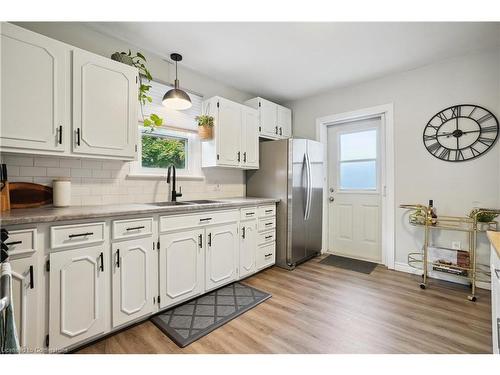 Upper-13 Beaucourt Place, Hamilton, ON - Indoor Photo Showing Kitchen