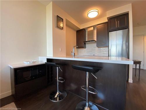 2003-2093 Fairview Street, Burlington, ON - Indoor Photo Showing Kitchen