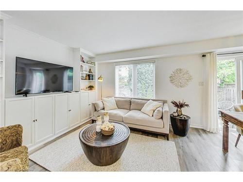 1-39 Panabaker Drive, Ancaster, ON - Indoor Photo Showing Living Room