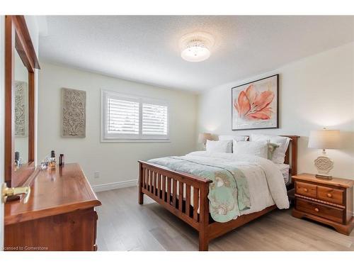 109 Peachwood Crescent, Stoney Creek, ON - Indoor Photo Showing Bedroom