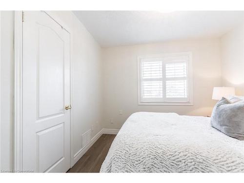 109 Peachwood Crescent, Stoney Creek, ON - Indoor Photo Showing Bedroom