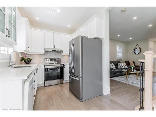 109 Peachwood Crescent, Stoney Creek, ON - Indoor Photo Showing Kitchen With Upgraded Kitchen