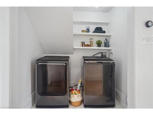 29 Bond Street S, Dundas, ON - Indoor Photo Showing Laundry Room