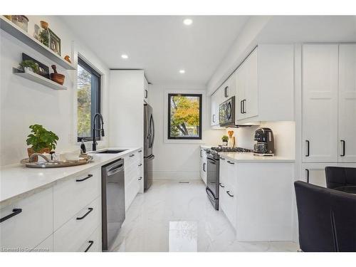 29 Bond Street S, Dundas, ON - Indoor Photo Showing Kitchen