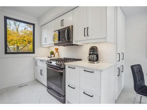 29 Bond Street S, Dundas, ON - Indoor Photo Showing Kitchen With Upgraded Kitchen