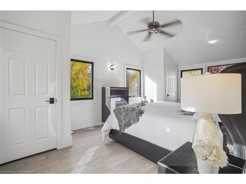 29 Bond Street S, Dundas, ON - Indoor Photo Showing Bedroom