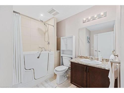 705-16 Concord Place, Grimsby, ON - Indoor Photo Showing Bathroom