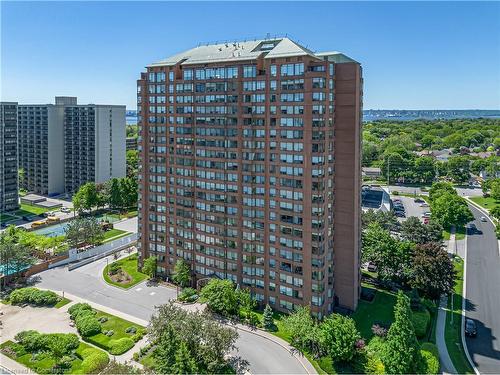 1702-1270 Maple Crossing Boulevard, Burlington, ON - Outdoor With Facade