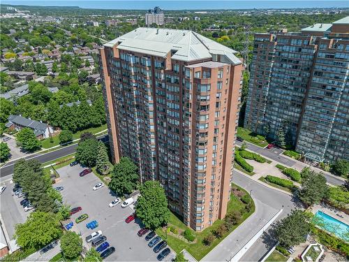 1702-1270 Maple Crossing Boulevard, Burlington, ON - Outdoor With View