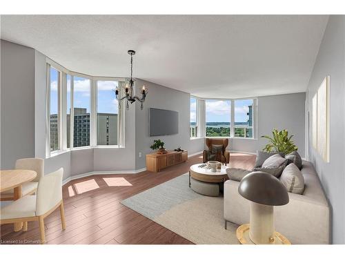 1702-1270 Maple Crossing Boulevard, Burlington, ON - Indoor Photo Showing Living Room