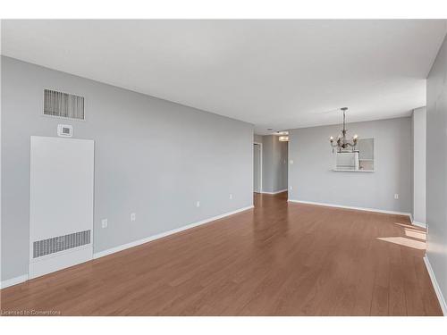 1702-1270 Maple Crossing Boulevard, Burlington, ON - Indoor Photo Showing Other Room