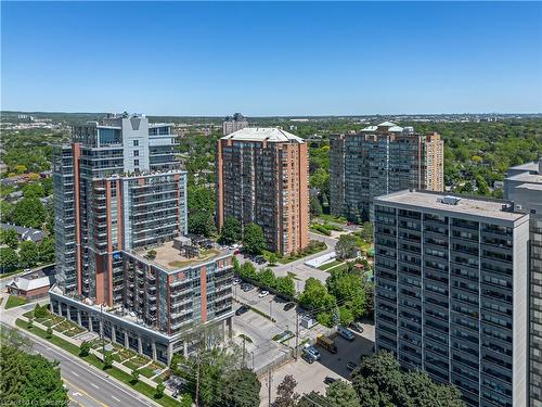 1702-1270 Maple Crossing Boulevard, Burlington, ON - Outdoor